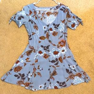 Women’s light blue floral sundress, size M